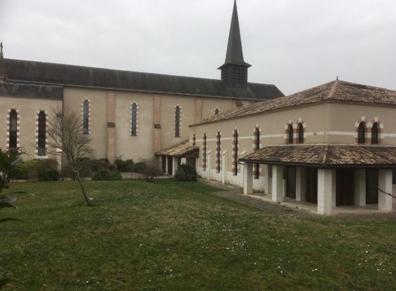 Abbaye d'Echourgnac.jpg